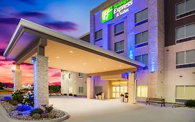 Holiday Inn Express & Suites Litchfield By Ihg